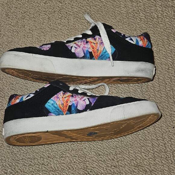 Inkkas Black and White Artistic Sneakers - Picture 8 of 10